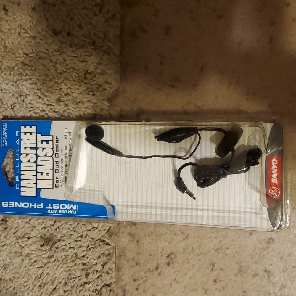 Sanyo Cellular Hands-free Headset with Earbud